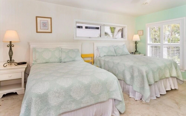Baybarlyn 4 Bedroom Home by RedAwning
