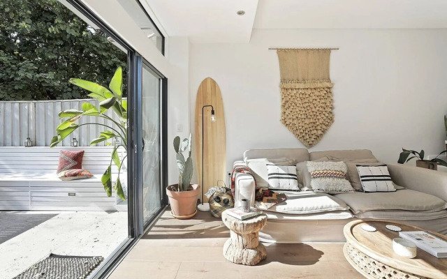 Sunny Beachside Garden Apartment Close To Beach