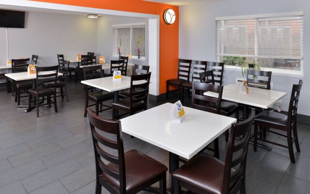 Econo Lodge Tacoma Mall