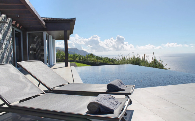 Modern cliff-top villa, panoramic sea-views, A/C, heated pool | Cliffscape