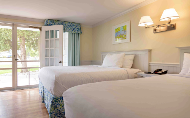 Colonial Inn in Harbor Springs