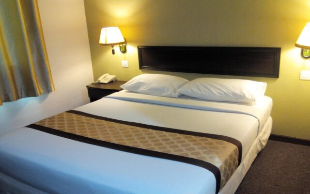 Golden Lake Garden Hotel