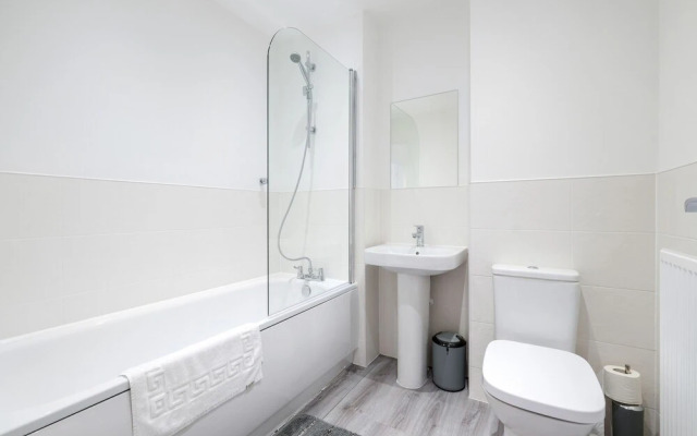 Modern 5 Bedroom 3 Bath Hse Aylesbury