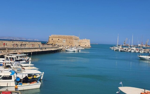 Cosy and Large Studio in Heraklion Crete, Greece