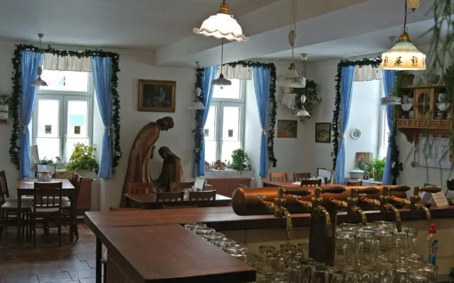 Restaurace a penzion Ubrousku prostři se