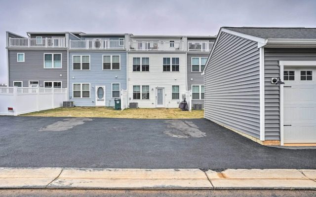 Modern Townhome 4 Mi to Downtown Frederick!