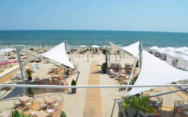 White Tower Mamaia 308