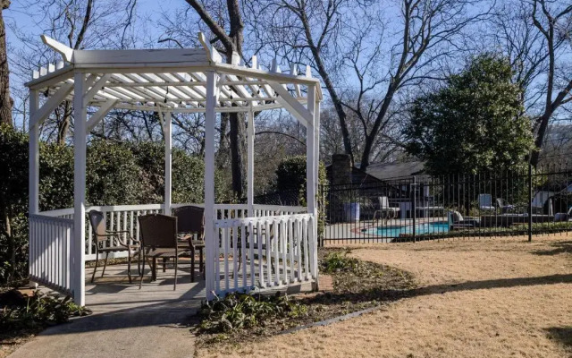 Stone Mountain Manor