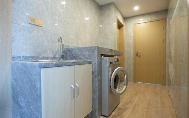 Qingmu Select Hotel (The Sun Yat-sen Mausoleum Qilin Arch)