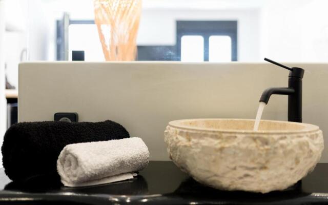Portara Seaside Luxury Suites