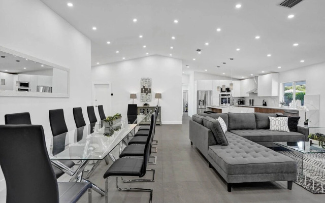 6BR Oasis with Heated Pool & Gameroom