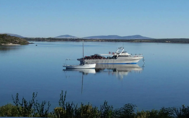 Rest A Shore Coffin Bay