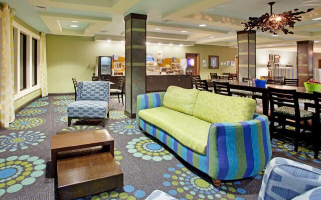 Holiday Inn Express & Suites Salem by IHG