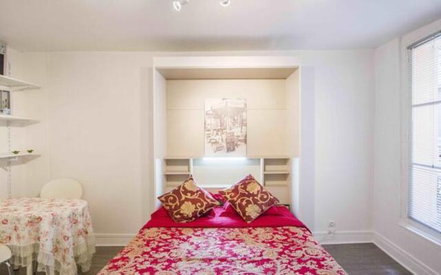 Notre Dame Apartment