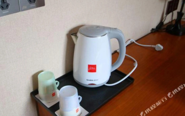 U Plus Hotel (Shanghai Xidu)