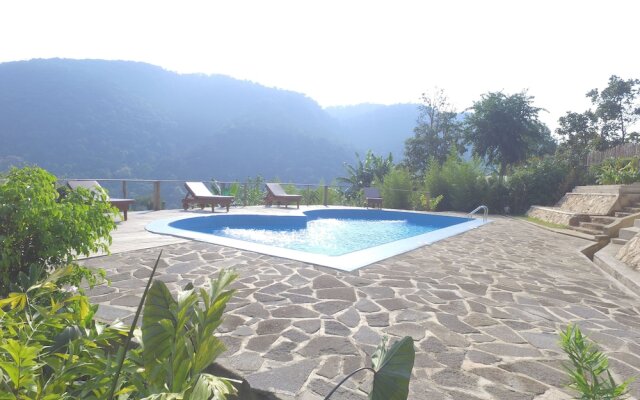 Trackers Safari Lodge Bwindi