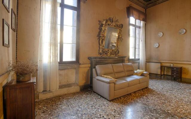 Vintage Venice Apartment