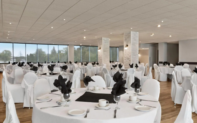 Ramada by Wyndham Belleville Harbourview Conference Centre