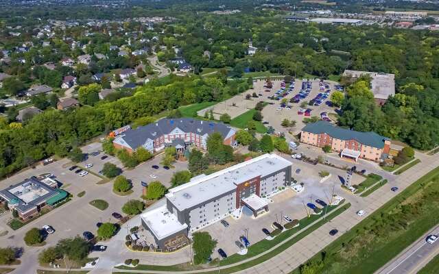 La Quinta Inn & Suites by Wyndham Des Moines West Clive