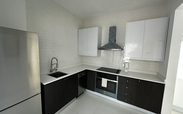 Gorgeous 1-Bedroom Beachside Suite