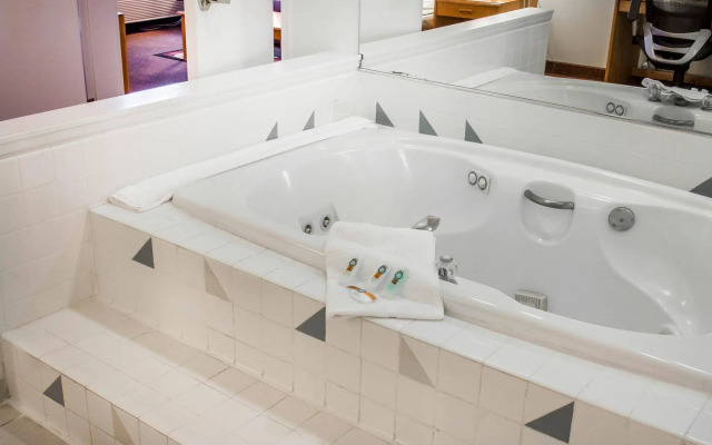 Quality Inn & Suites Longview Kelso