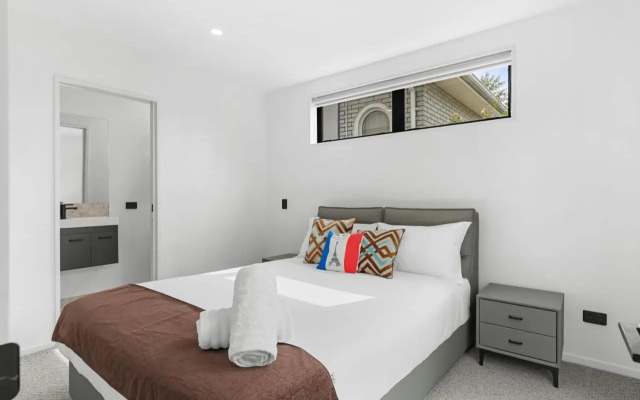 Deluxe Downtown Residence 3 Bed 3 Bath