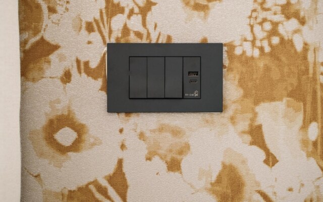 Welcomely - Deluxe Room - Charles Aznavour