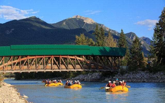 Whitewater Lodge