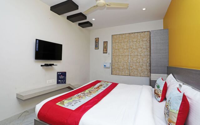 OYO 10228 Hotel Chandramouli