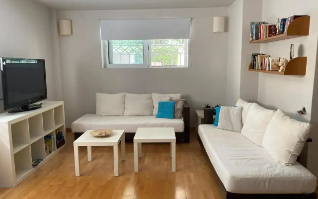 Bright, Cosy Studio close to Glyfada Beach & Center