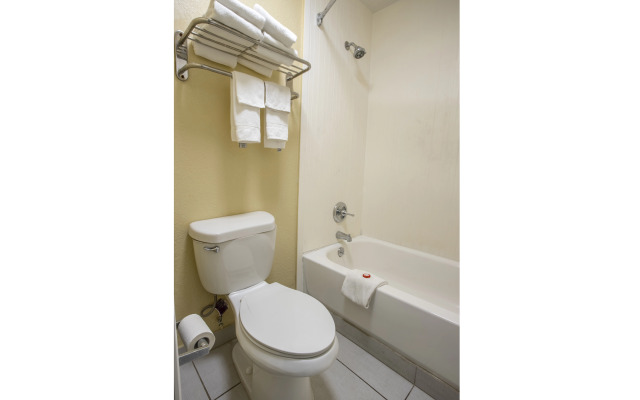 OYO Hotel Knoxville TN Cedar Bluff I-40