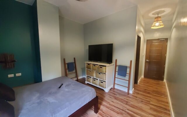 Outpost Hostel - Coron