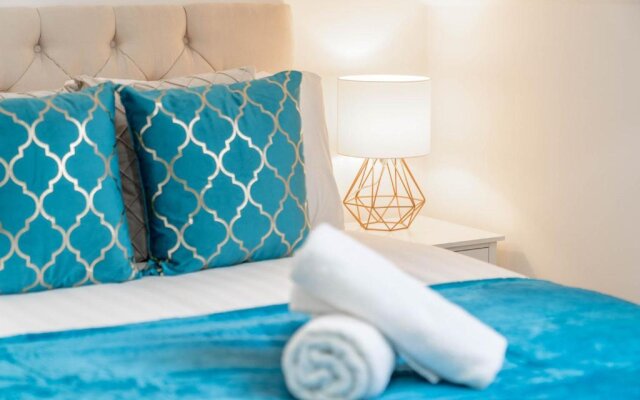 Luxury Six En-Suite Bedroom Apartment - Smart TV's - WIFI - TOP RATED