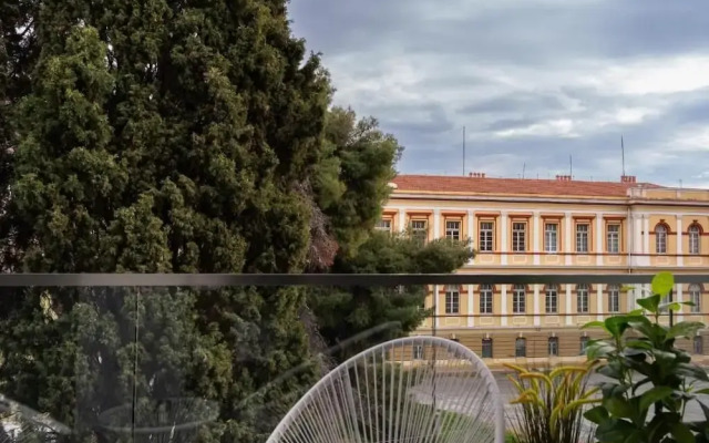 Velvet Luxury Studios in the City Center by BiNobi!