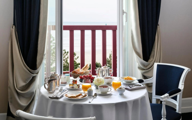 Hôtel Barrière l'Hermitage