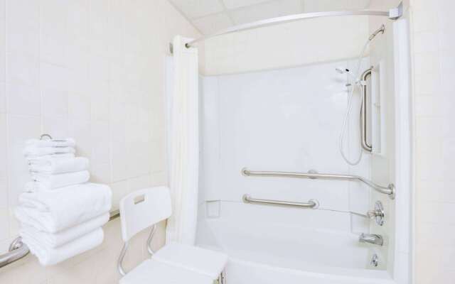 Super 8 by Wyndham Port Clinton