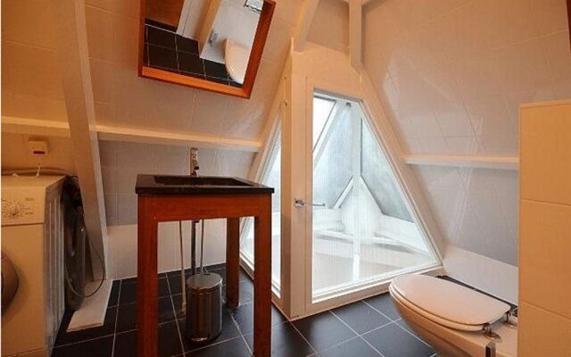 Leidse Square Nightlife Apartment