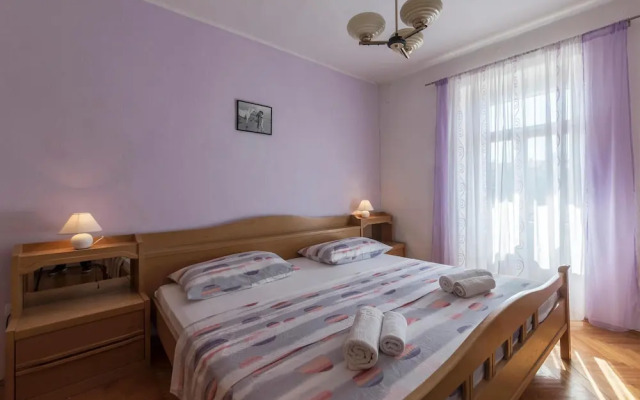 Nice Apartment in Valtura With 2 Bedrooms