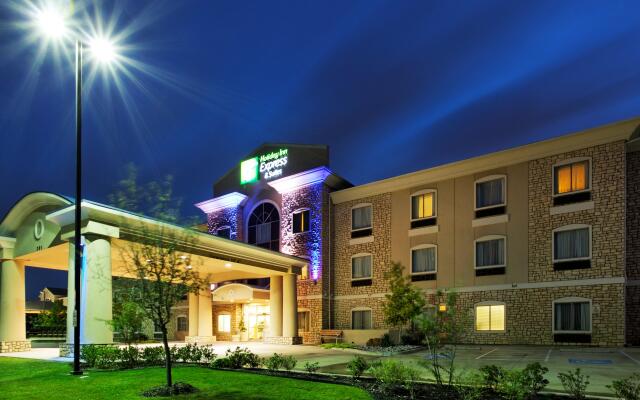 Holiday Inn Express & Suites Mansfield, an IHG Hotel