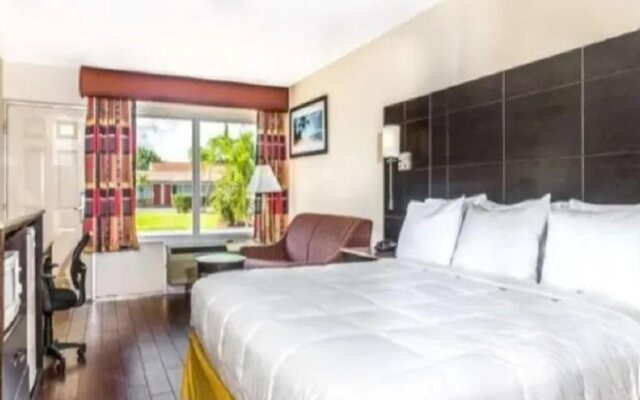 Econo Lodge Inn & Suites Florida City