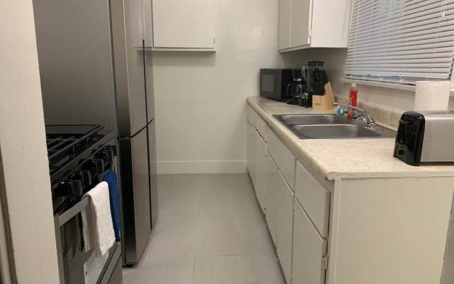 Hollywood Comfortable Stay