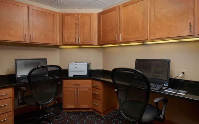 Hampton Inn & Suites Canton