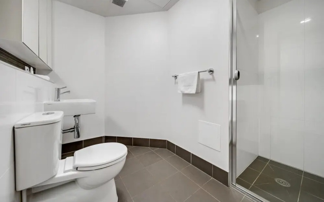 Comfy Lakeside 1-bed With Secure Parking