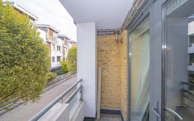 SLEEP 8  Morden 4bed TOWNHOUSE NEXT TO BRIGHTON STATION