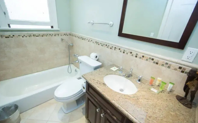 Vintage Two Bedroom La Vacation Rentals, Unit 4 - Rud 82197