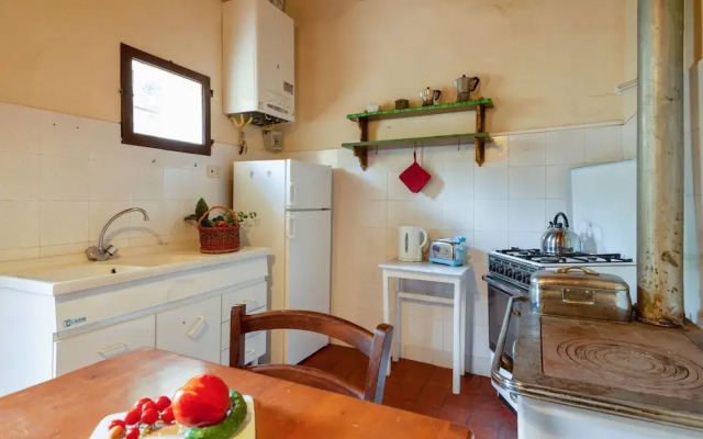 Farmhouse in Castelfranco Piandisco With Garden