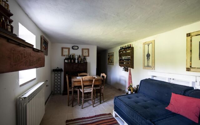 Casale Nasca In Pietra Immerso Nel Verde