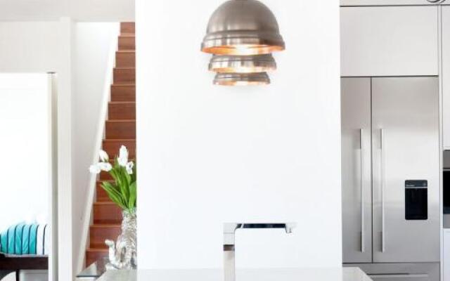 Luxury in Corlette - 4 Drungall Ave