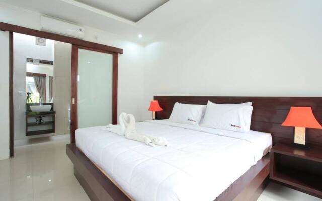 RedDoorz near Lio Square