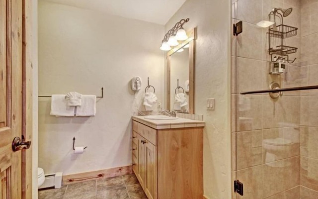 Mountain Thunder Lodge 3 Bedroom Vacation Rental in Breckenridge With Access to a Hot Tub Just Two Blocks From Main Street